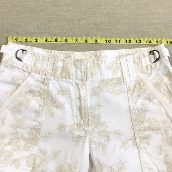 Cherokee longer shorts white w/ brown flowers - Picture 2 of 13